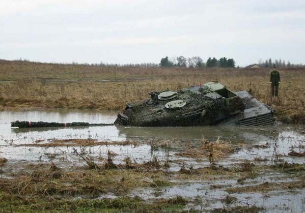 military-humor-tanks-vs-mud-2.jpg
